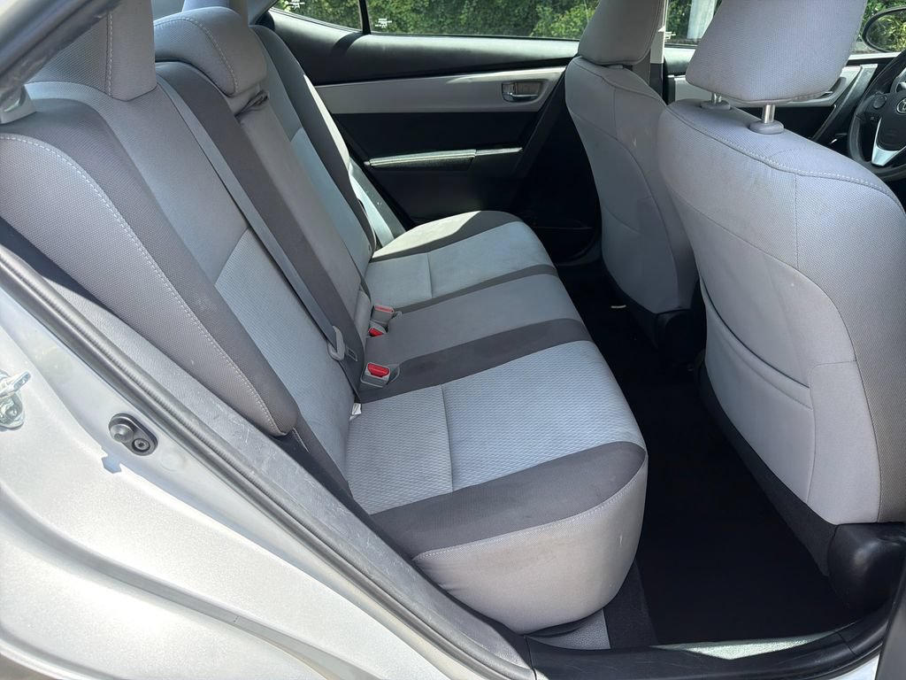 Used 2017 Toyota Corolla LE w/ Carpet Mat Package (TMS) FWD image 28