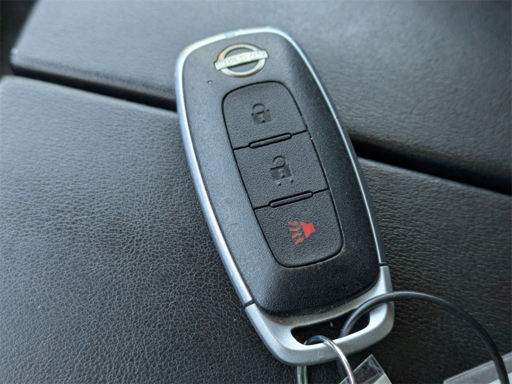 Used 2024 Nissan Rogue S image 31