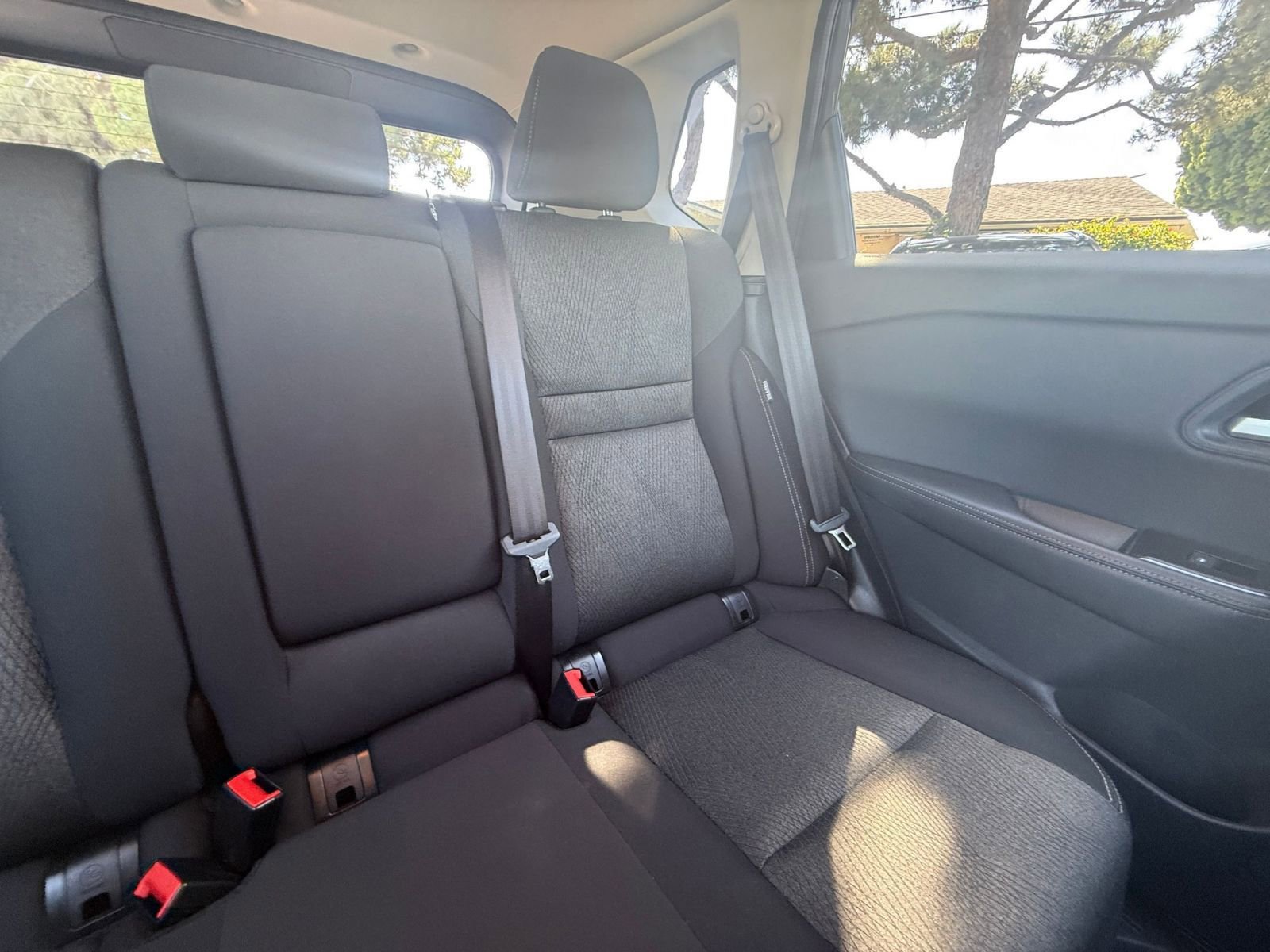 Used 2025 Nissan Rogue SV FWD image 34