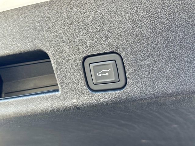 Used 2025 GMC Acadia Elevation image 14