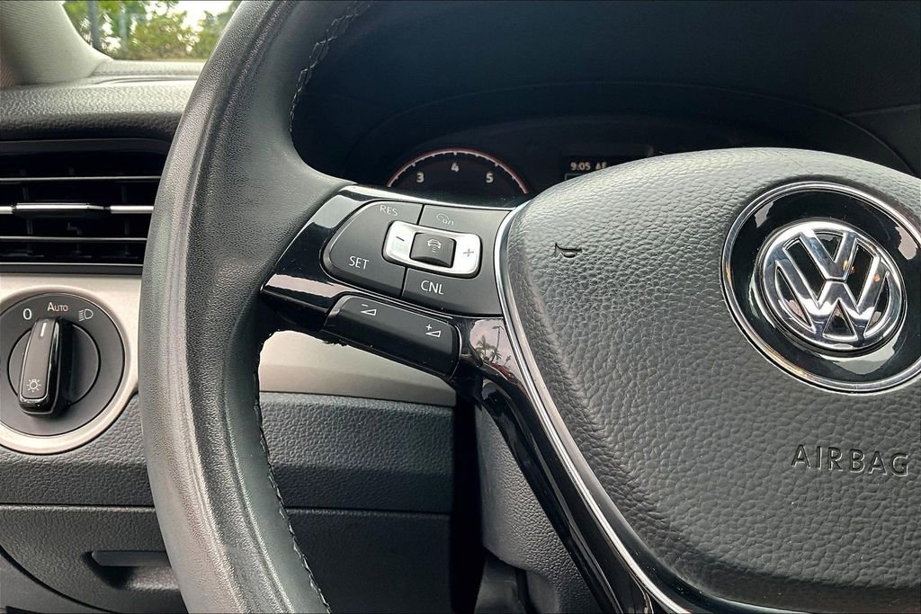 Used 2021 Volkswagen Passat 2.0T SE image 9