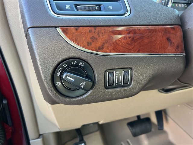 Used 2013 Chrysler Town & Country Touring-L w/ Driver Convenience Group image 12