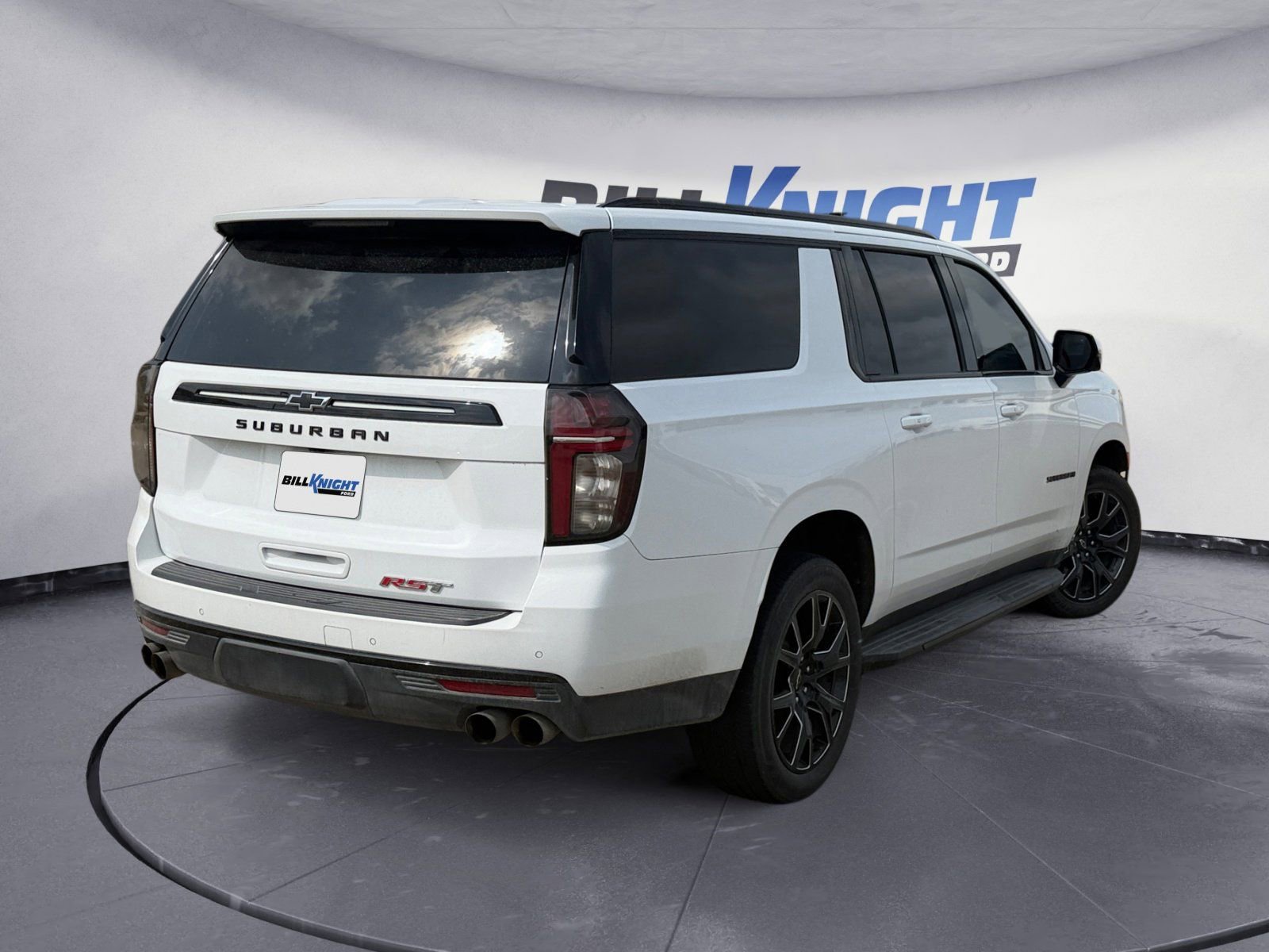 Used 2023 Chevrolet Suburban RST w/ Sport Performance Package AWD/4WD image 5