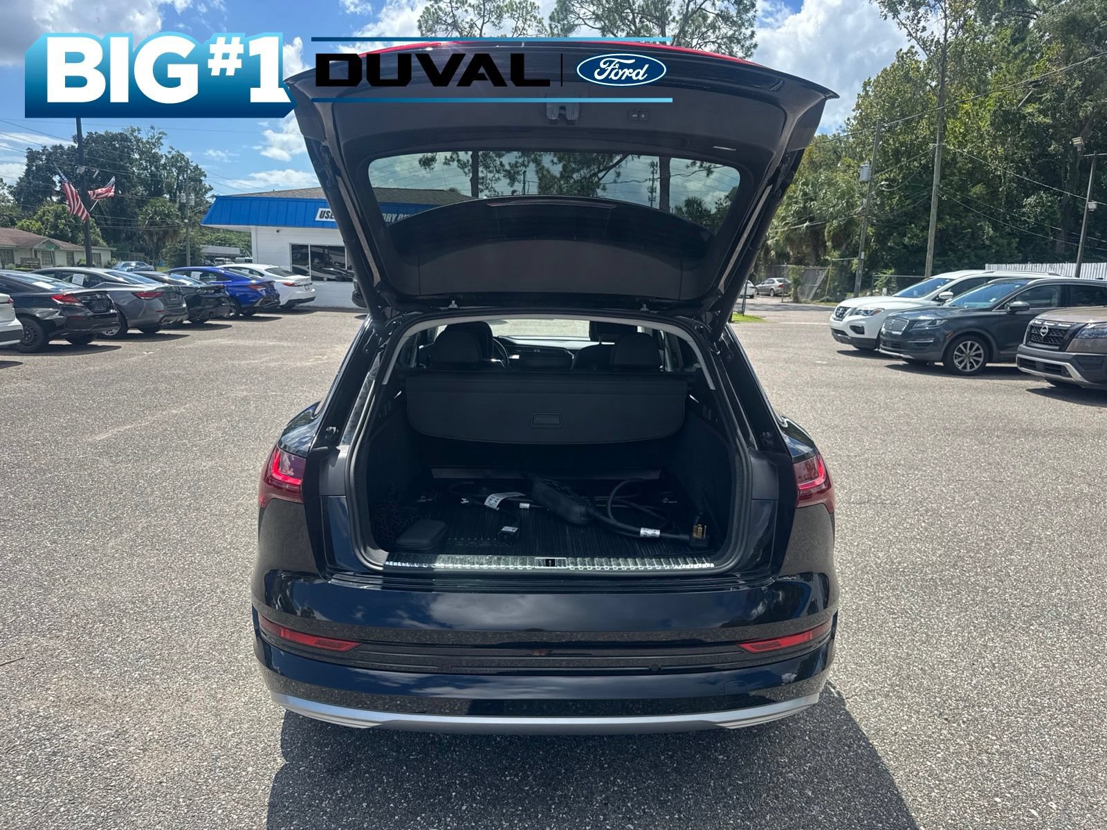 Used 2022 Audi e-tron Premium Plus AWD/4WD image 8