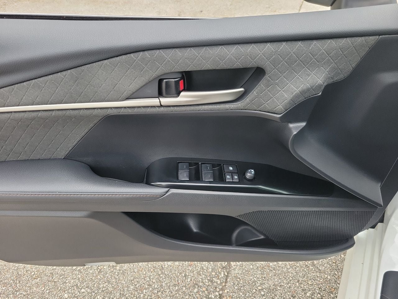 Used 2025 Toyota Camry XLE AWD/4WD image 14