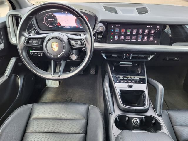 Used 2024 Porsche Cayenne image 25
