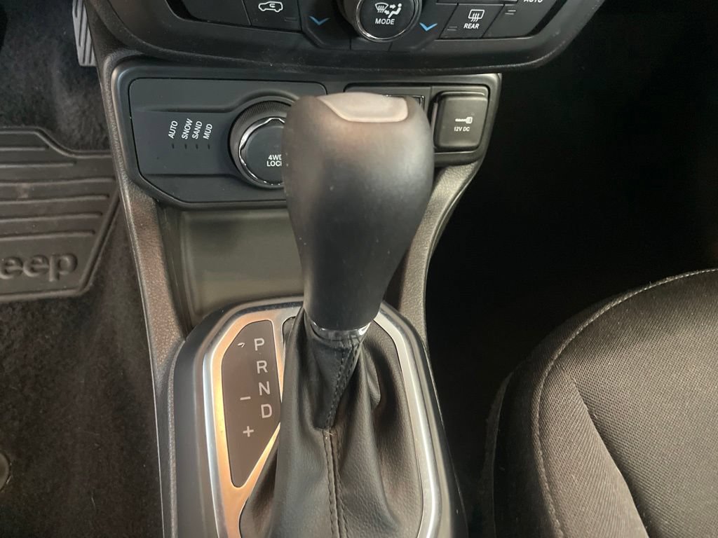 Used 2020 Jeep Renegade Latitude w/ Cold Weather Group AWD/4WD image 22