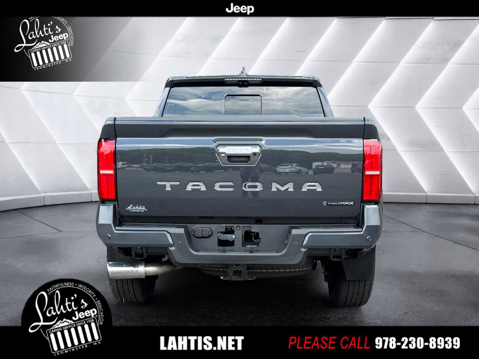 Used 2025 Toyota Tacoma Limited image 5
