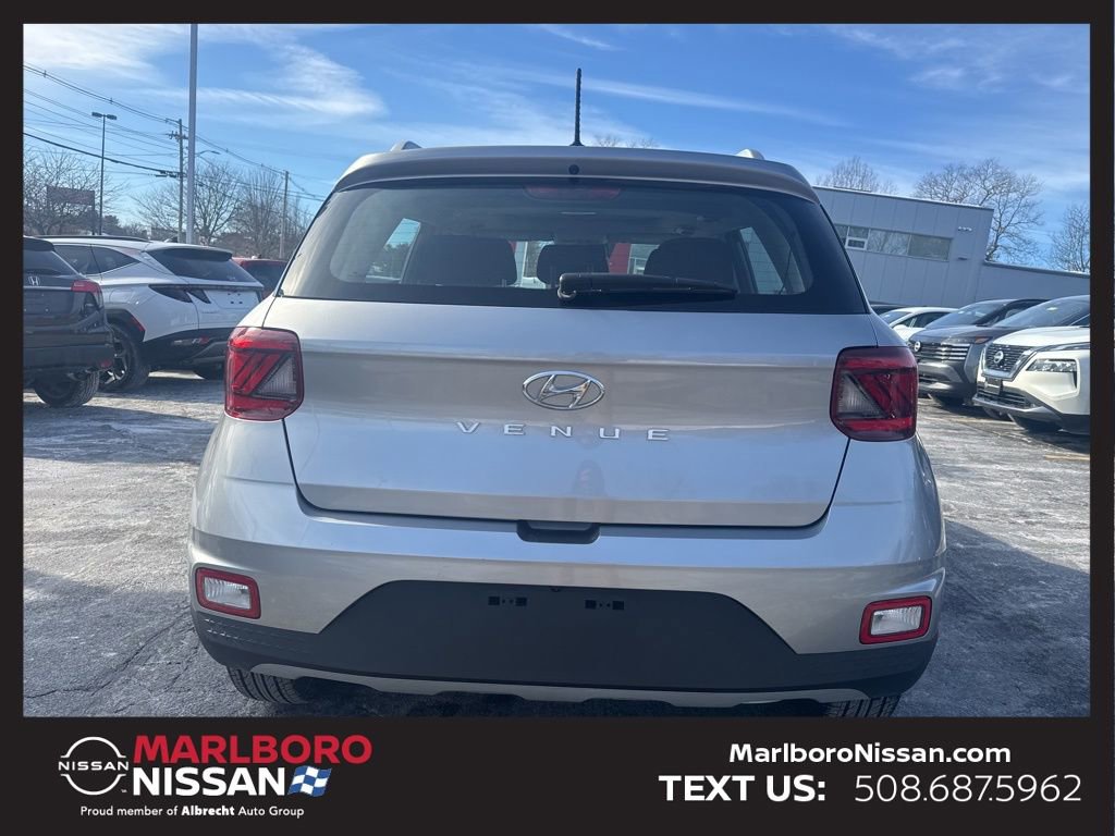 Used 2023 Hyundai Venue SEL w/ Cargo Package image 6