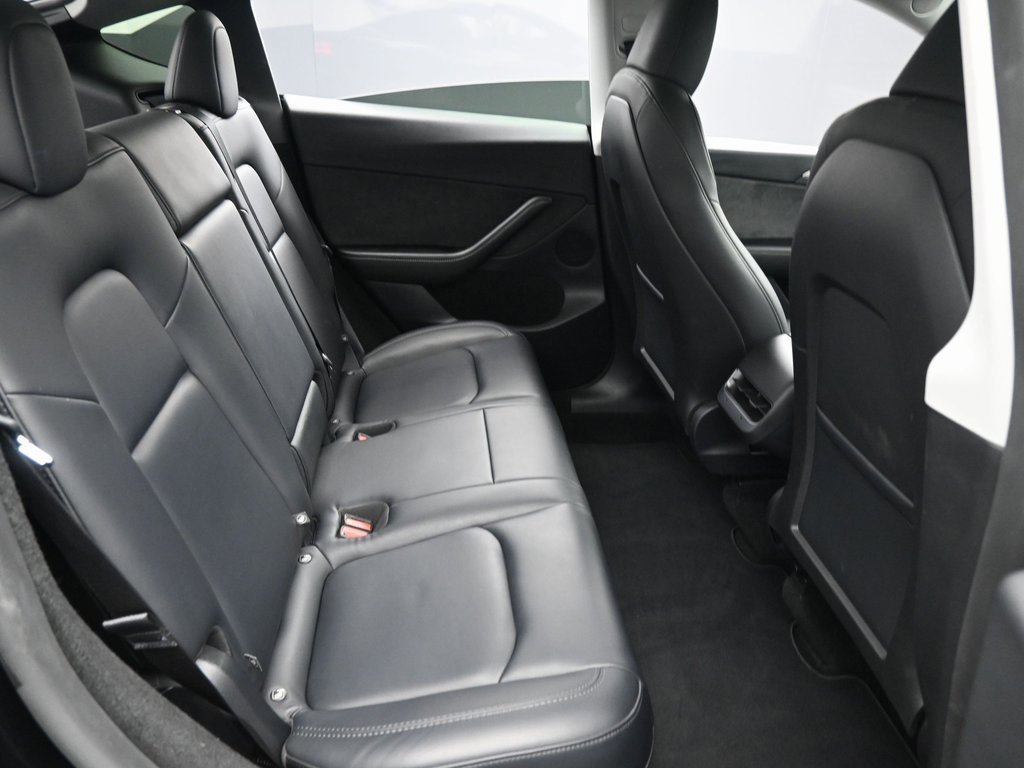 Used 2025 Tesla Model Y Long Range image 31