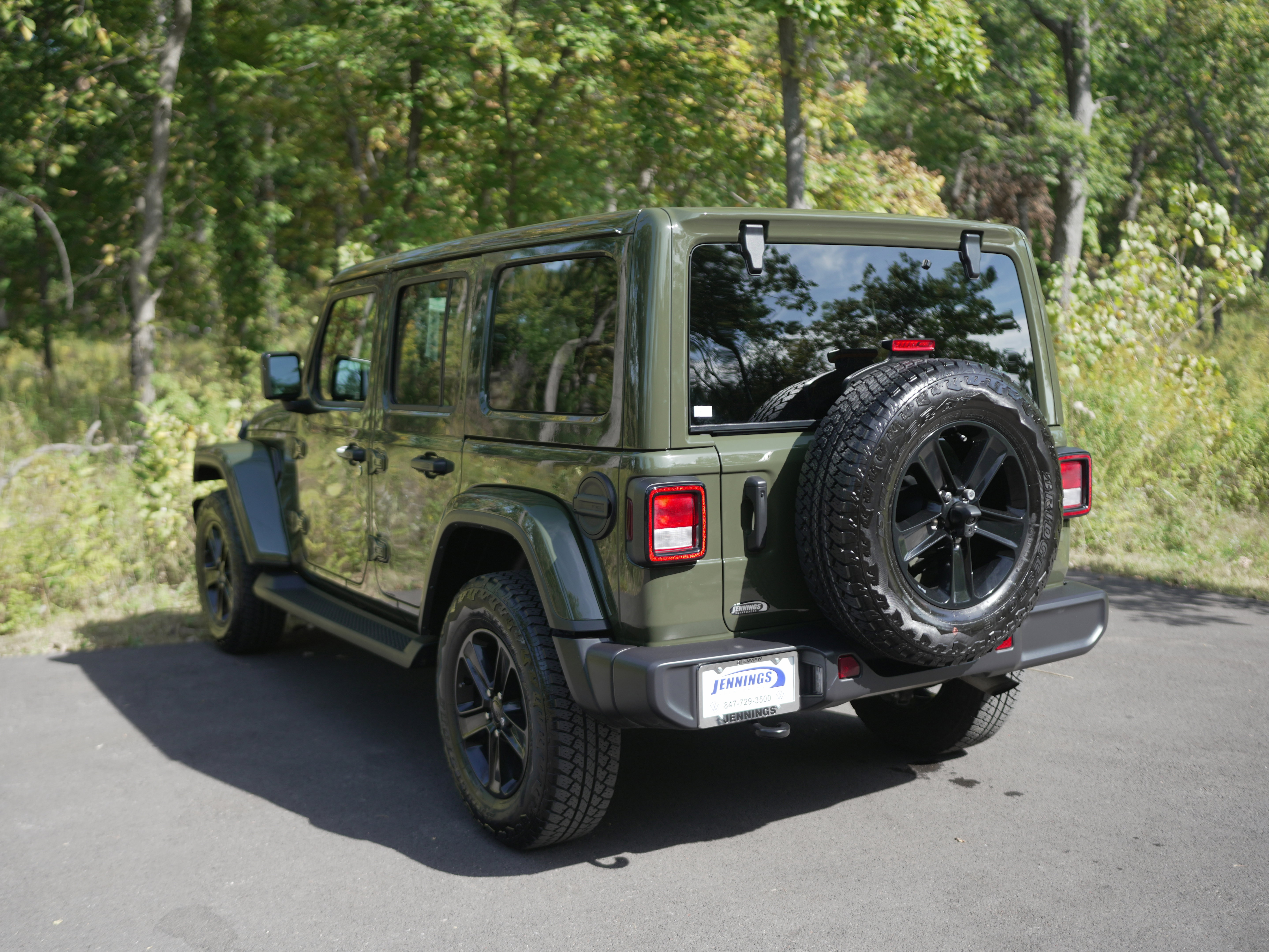 Used 2023 Jeep Wrangler Unlimited Sahara image 5