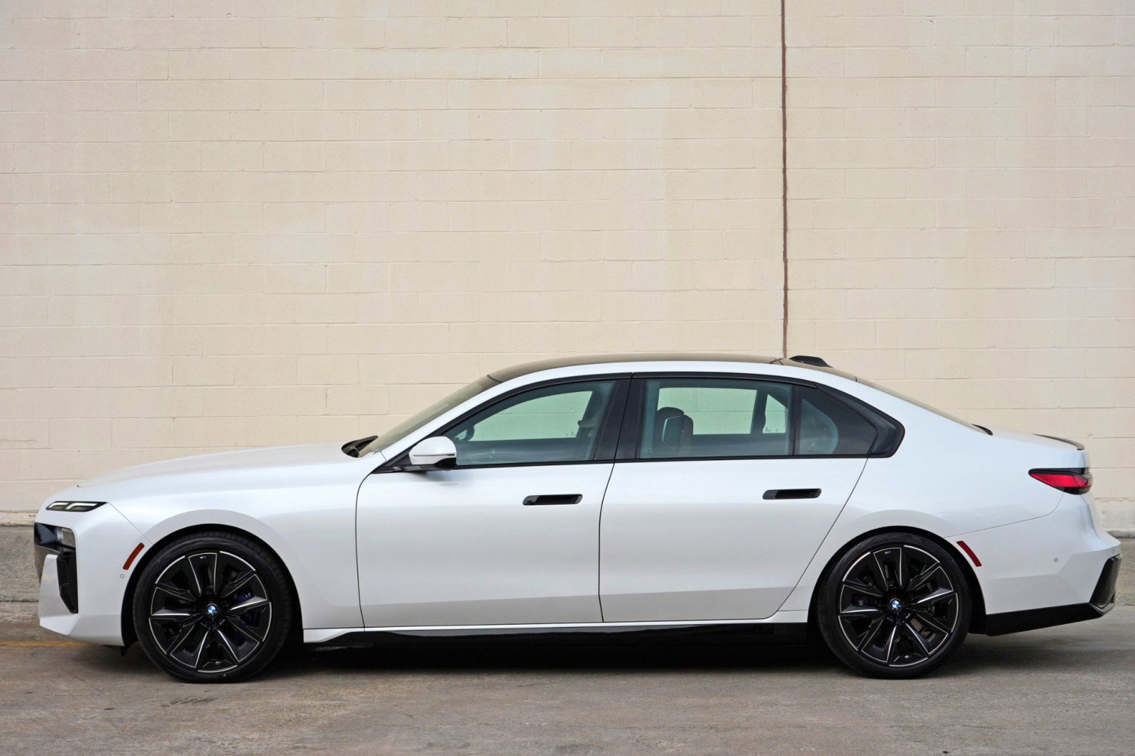 Used 2023 BMW 740i w/ Parking Assistance Package RWD image 62