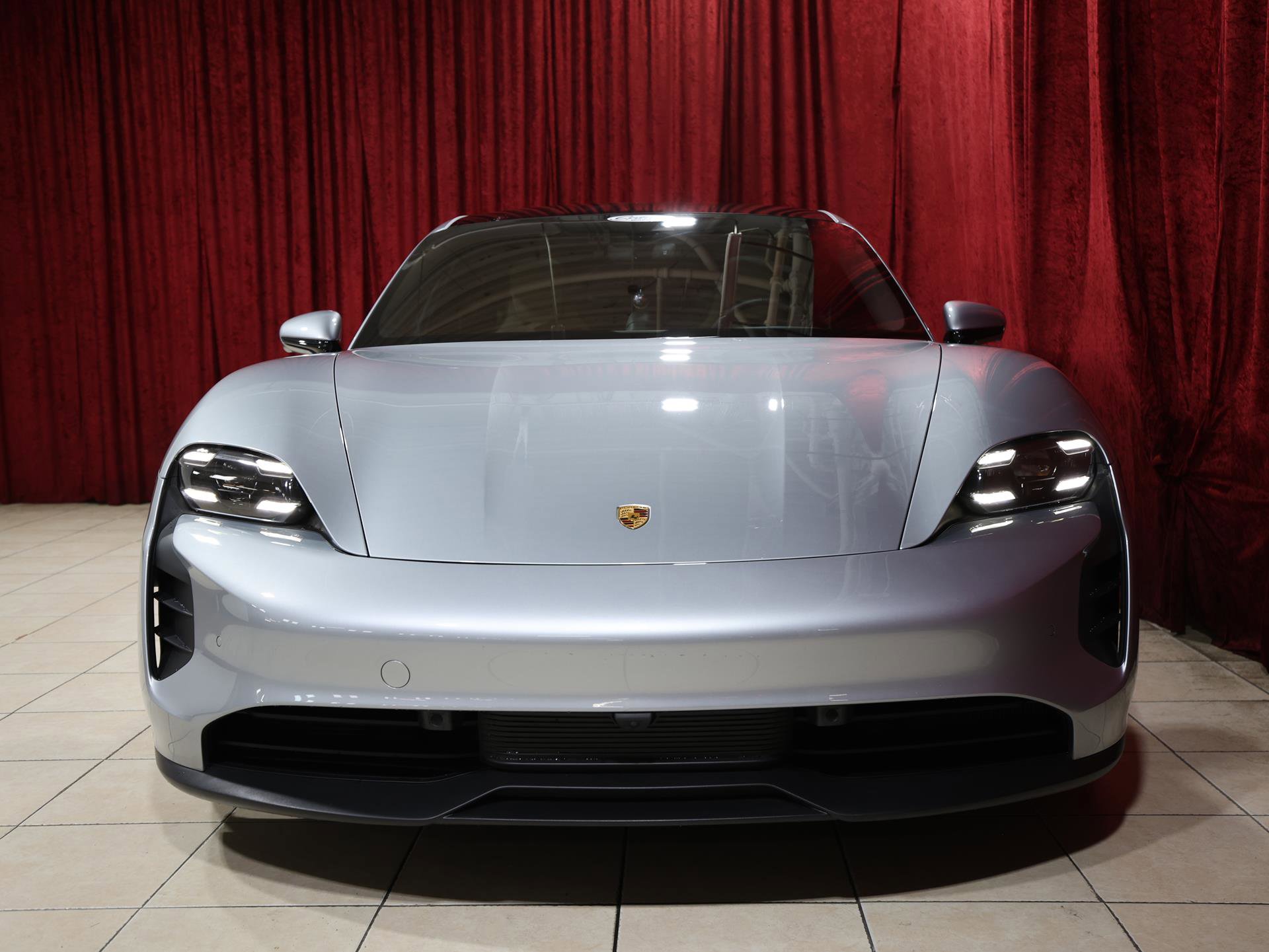 Used 2023 Porsche Taycan GTS image 9