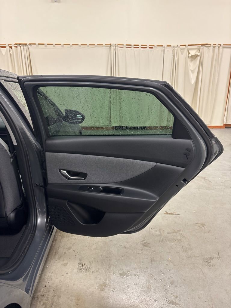 Used 2025 Hyundai Elantra Limited image 31