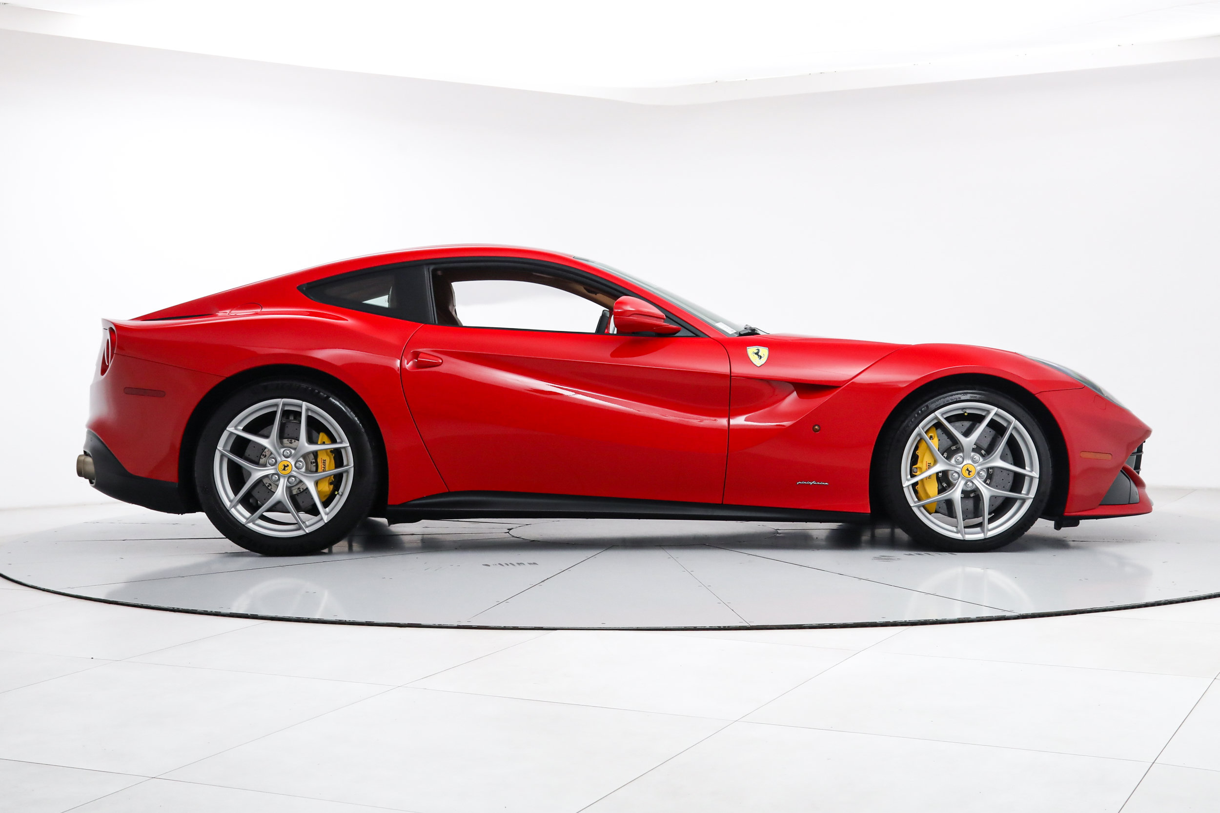 Used 2016 Ferrari F12 Berlinetta RWD image 9