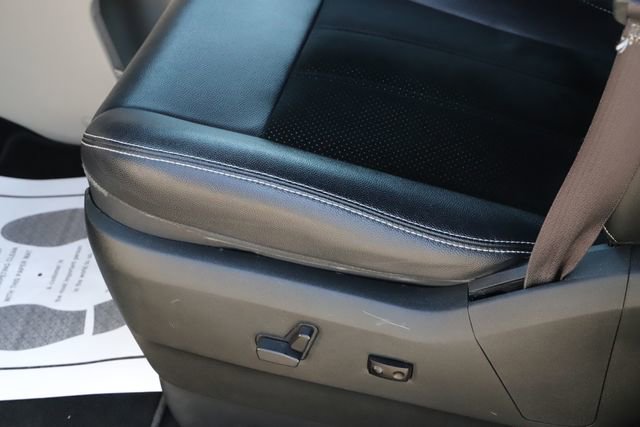 Used 2017 Dodge Grand Caravan SXT image 14