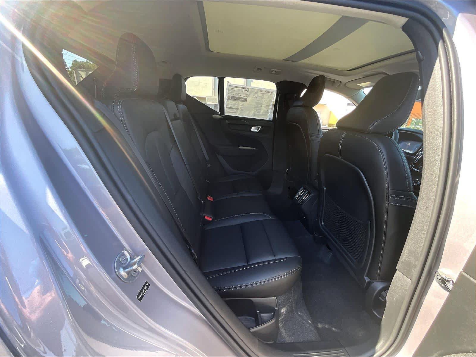 New 2026 Volvo XC40 B5 Core w/ Climate Package AWD/4WD image 27