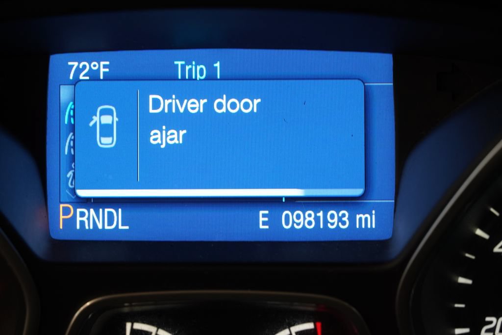 Used 2014 Ford Focus SE w/ SE Winter Package FWD image 5