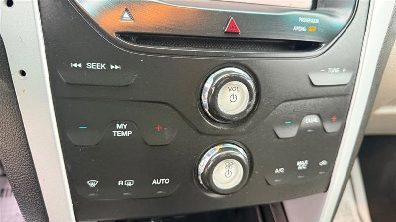 Used 2015 Ford Explorer XLT w/ Equipment Group 201B image 21