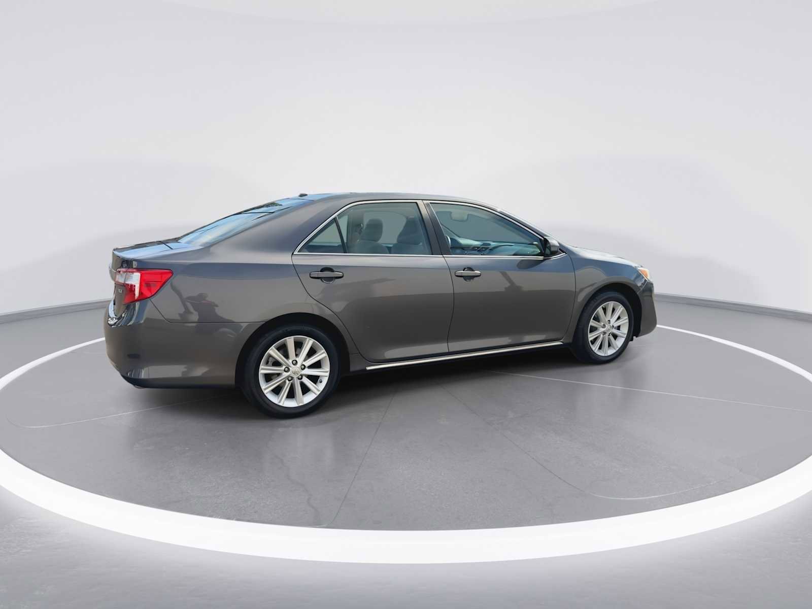 Used 2013 Toyota Camry XLE w/ Convenience Pkg image 8