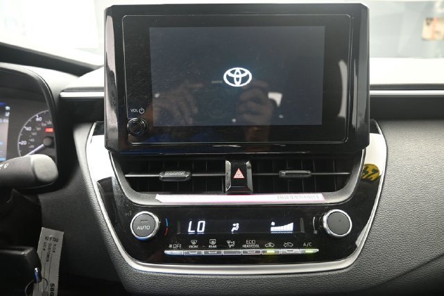 Used 2024 Toyota Corolla LE FWD image 11