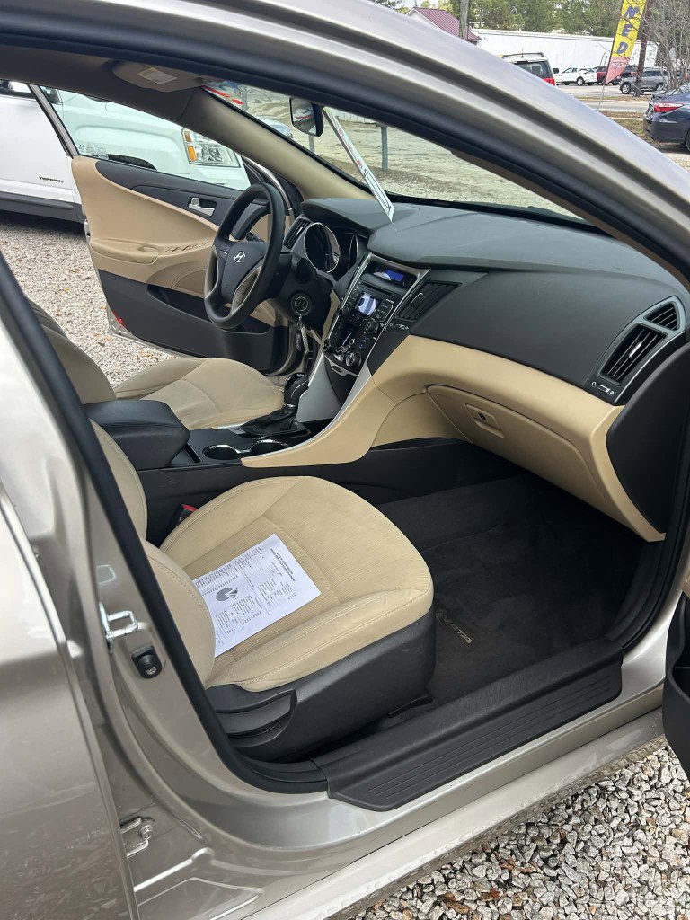 Used 2011 Hyundai Sonata GLS image 12