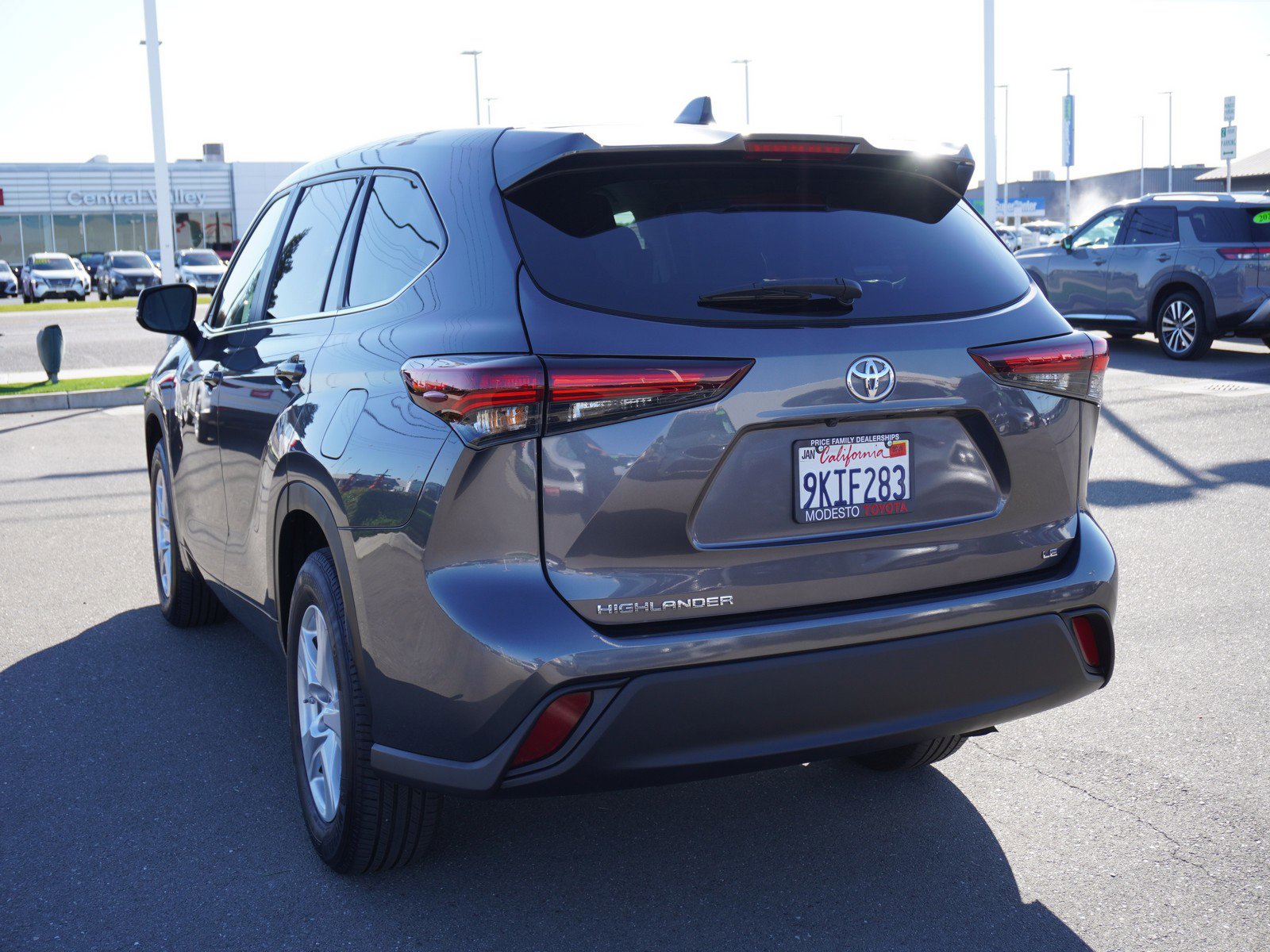 Used 2024 Toyota Highlander LE image 8