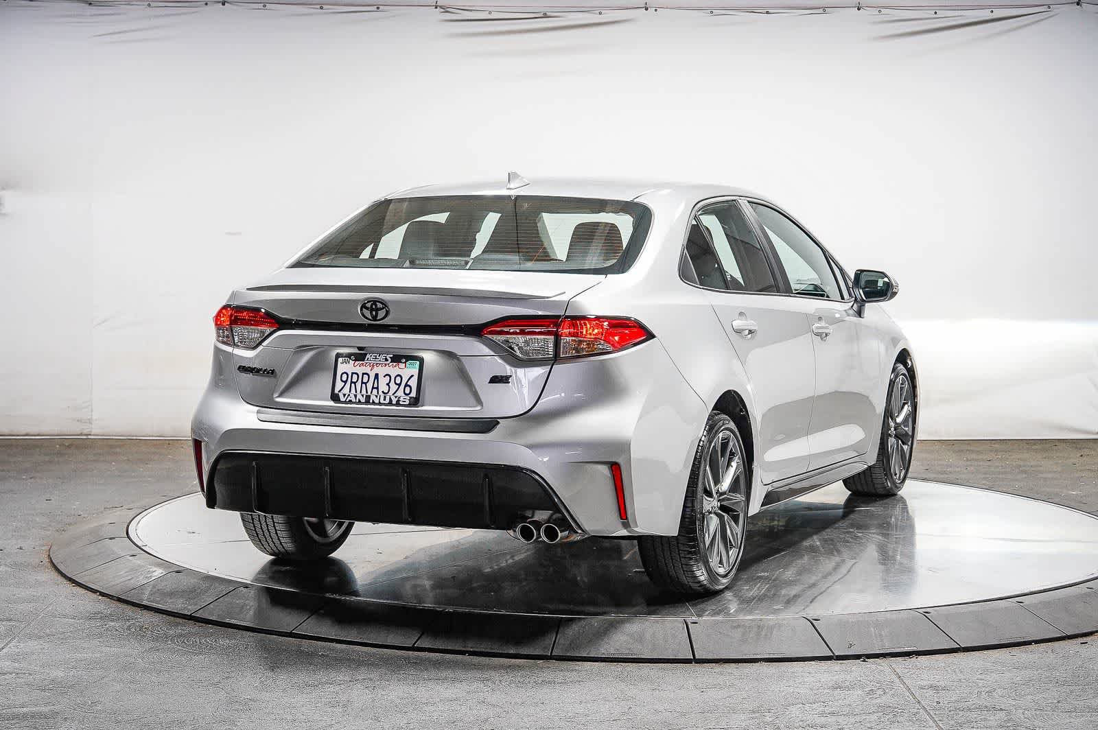 Certified 2025 Toyota Corolla SE FWD image 5