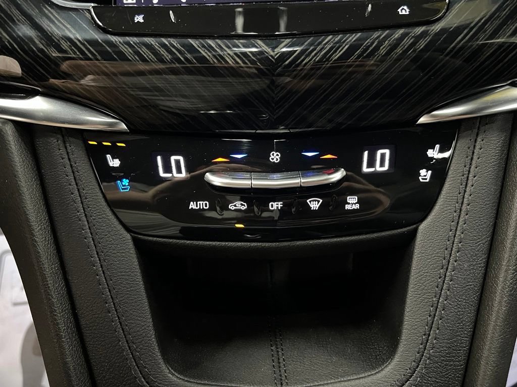 Certified 2025 Cadillac XT6 Premium Luxury AWD/4WD image 29