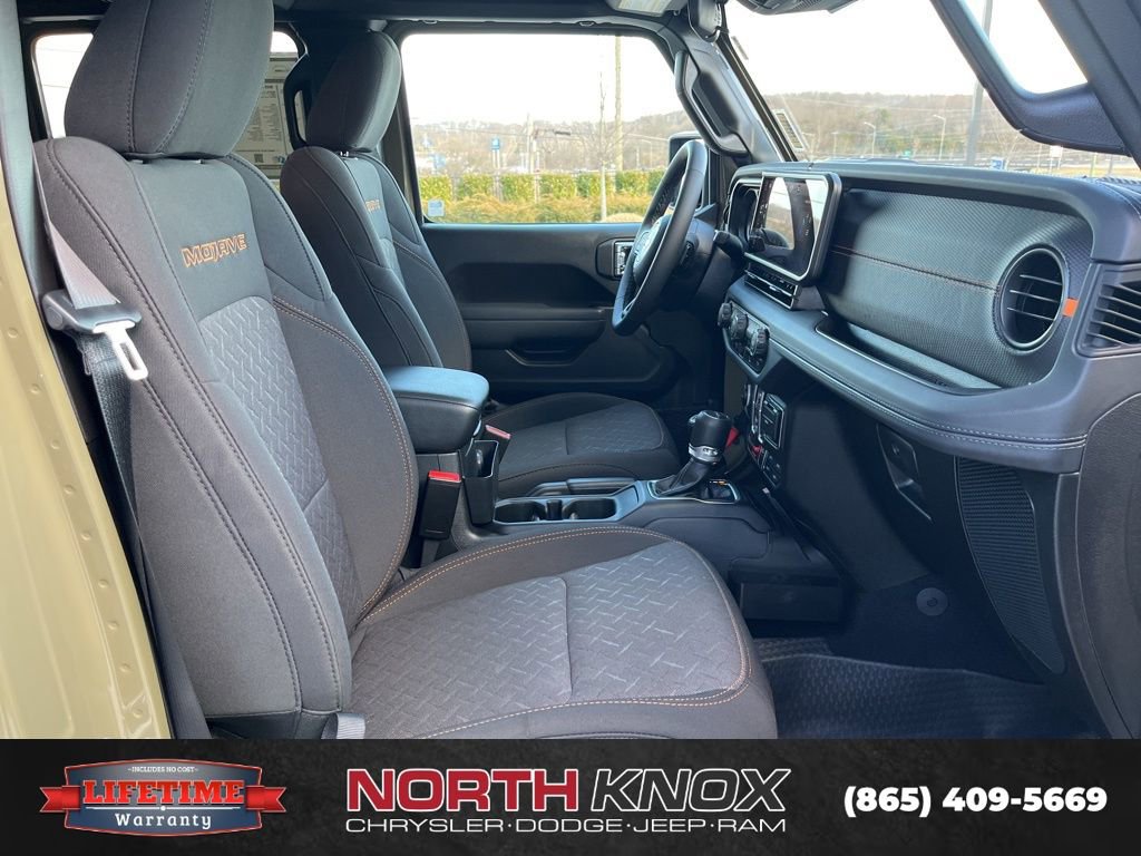 Used 2025 Jeep Gladiator Mojave w/ Convenience Group image 26