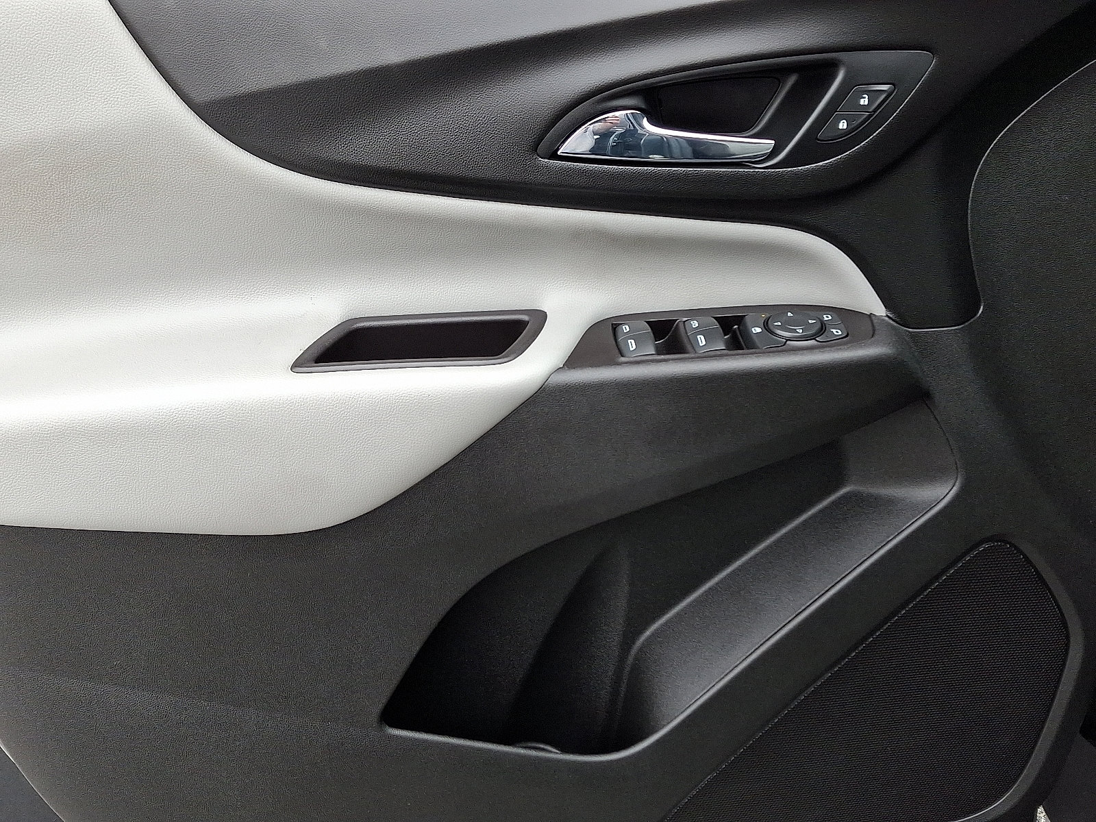 Used 2021 Chevrolet Equinox LS image 12