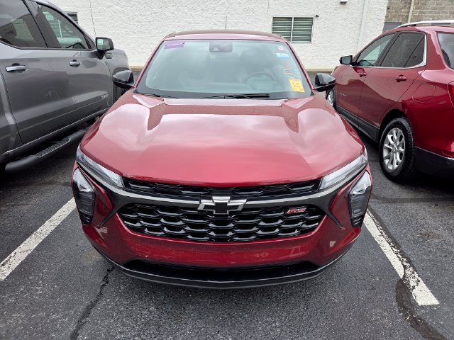 Used 2024 Chevrolet Trax RS FWD image 2
