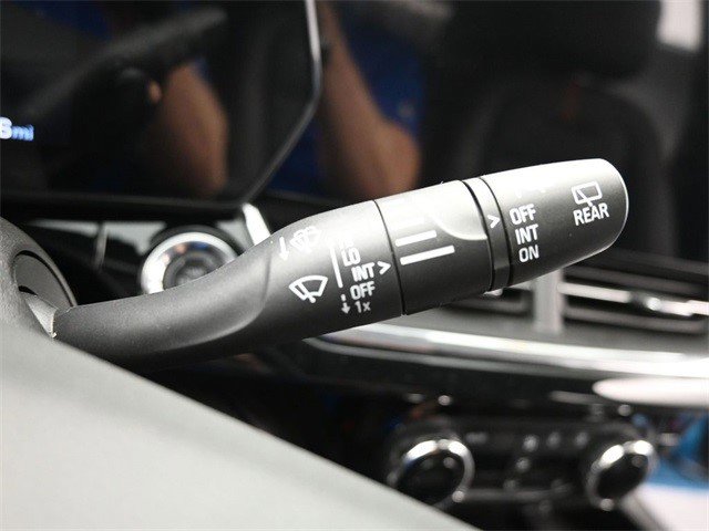 Certified 2025 Chevrolet Trax RS w/ Sunroof Package image 13