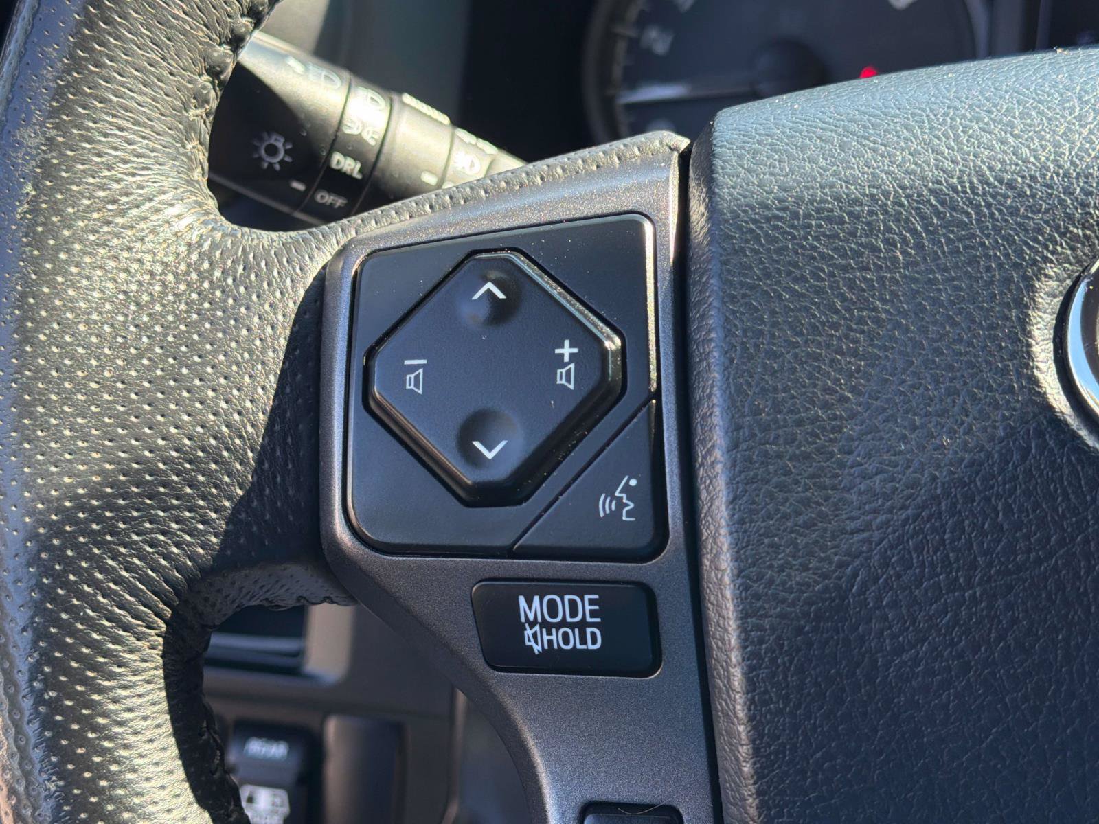 Used 2017 Toyota Tacoma TRD Sport w/ Tow Package (A/T) AWD/4WD image 33