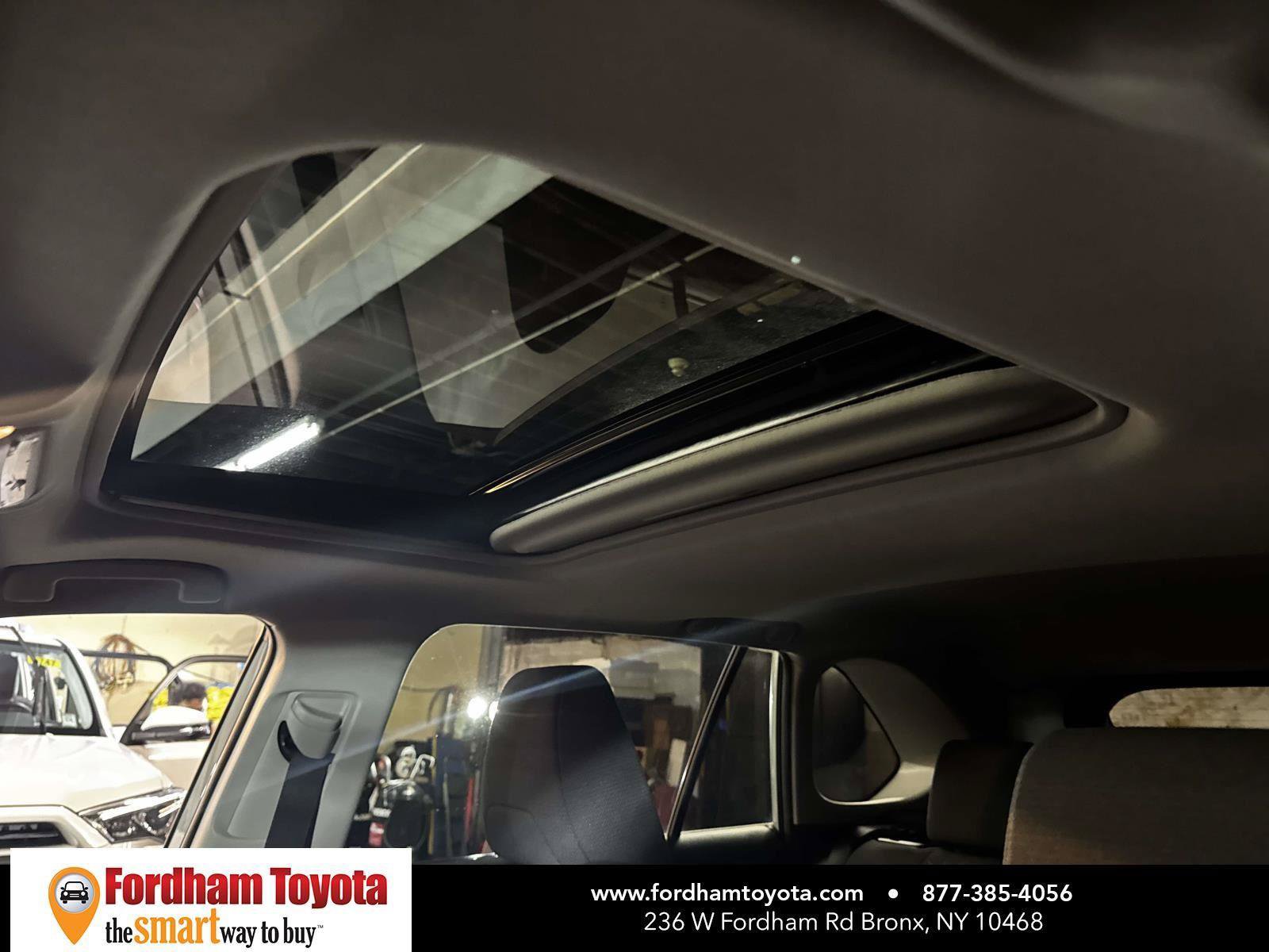 Used 2019 Toyota RAV4 XLE AWD/4WD image 19