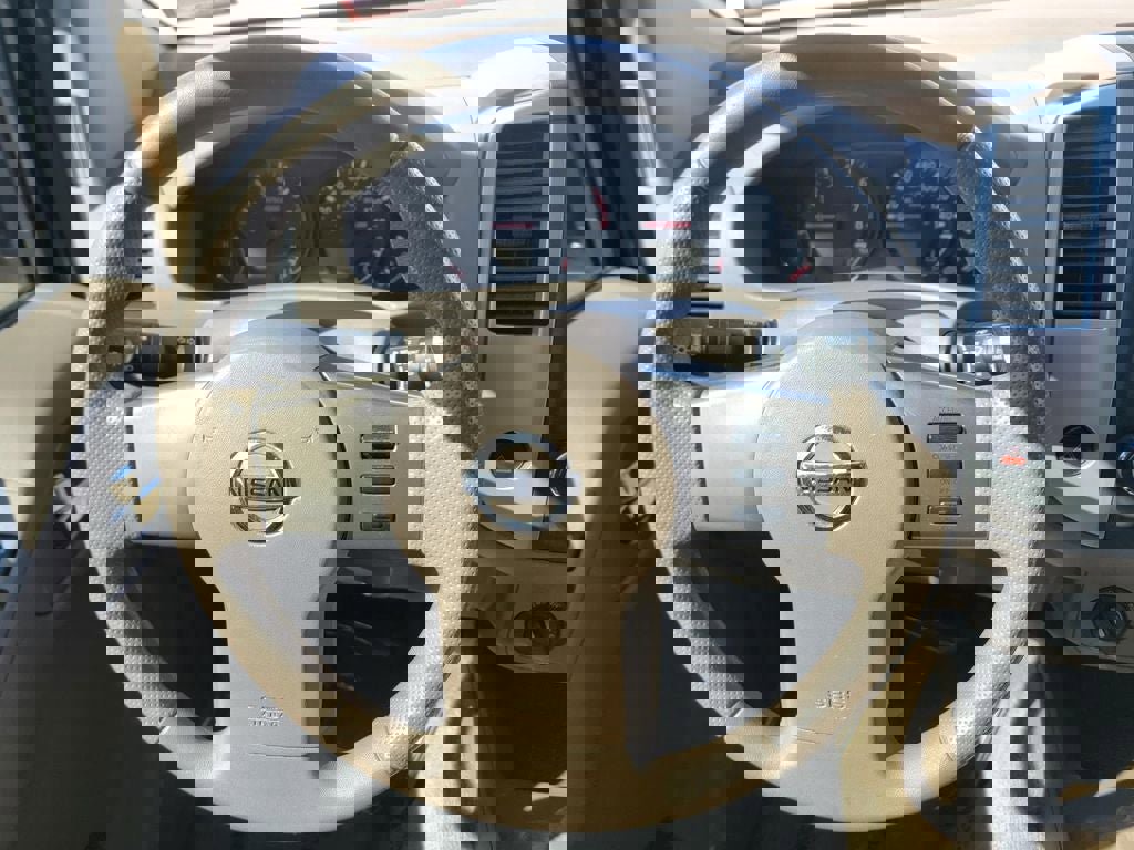 Used 2011 Nissan Frontier SV image 19