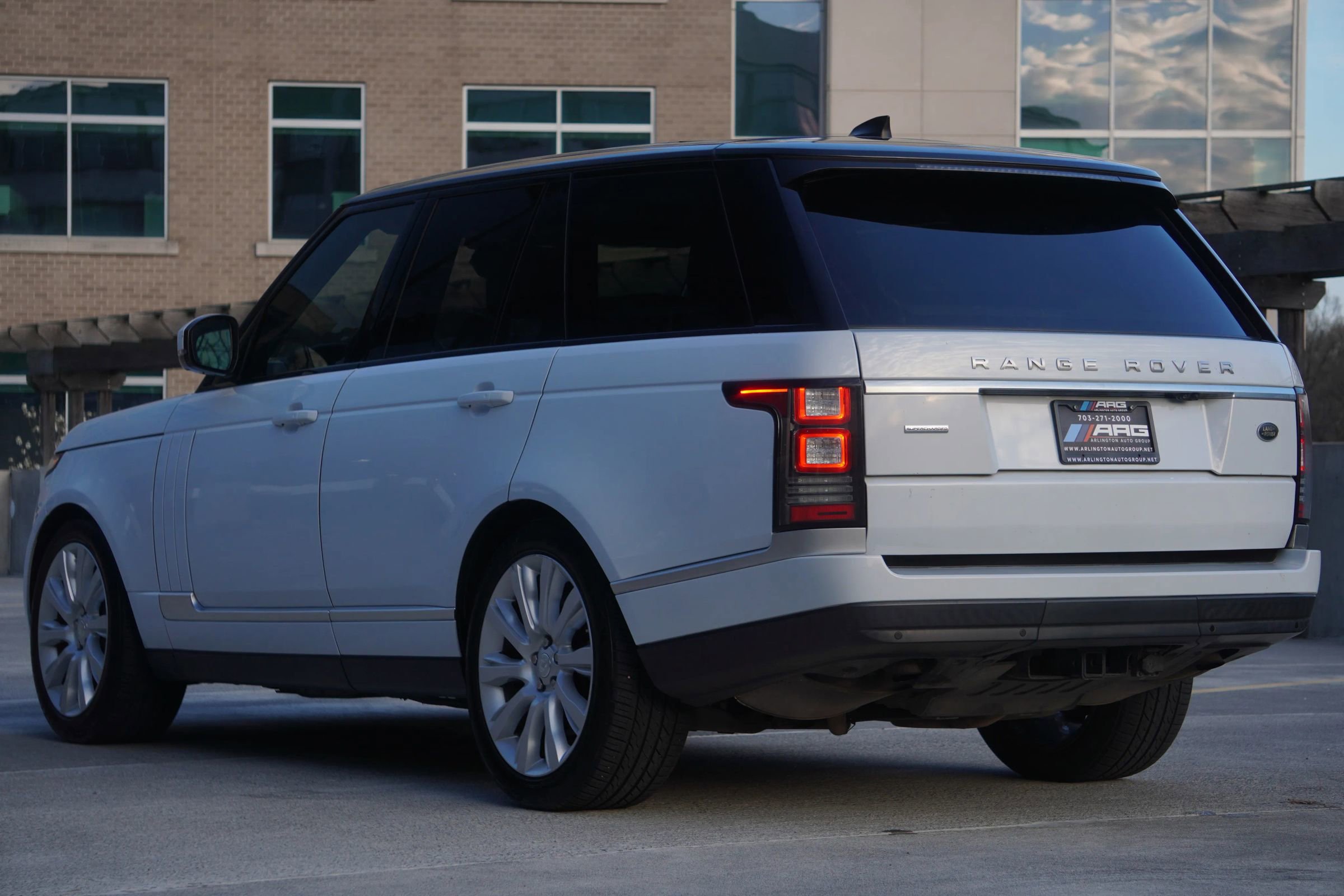 Used 2017 Land Rover Range Rover Supercharged AWD/4WD image 13