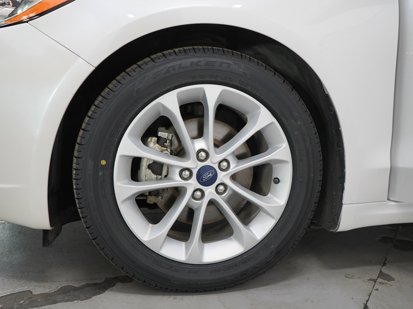 Used 2019 Ford Fusion SE FWD image 28