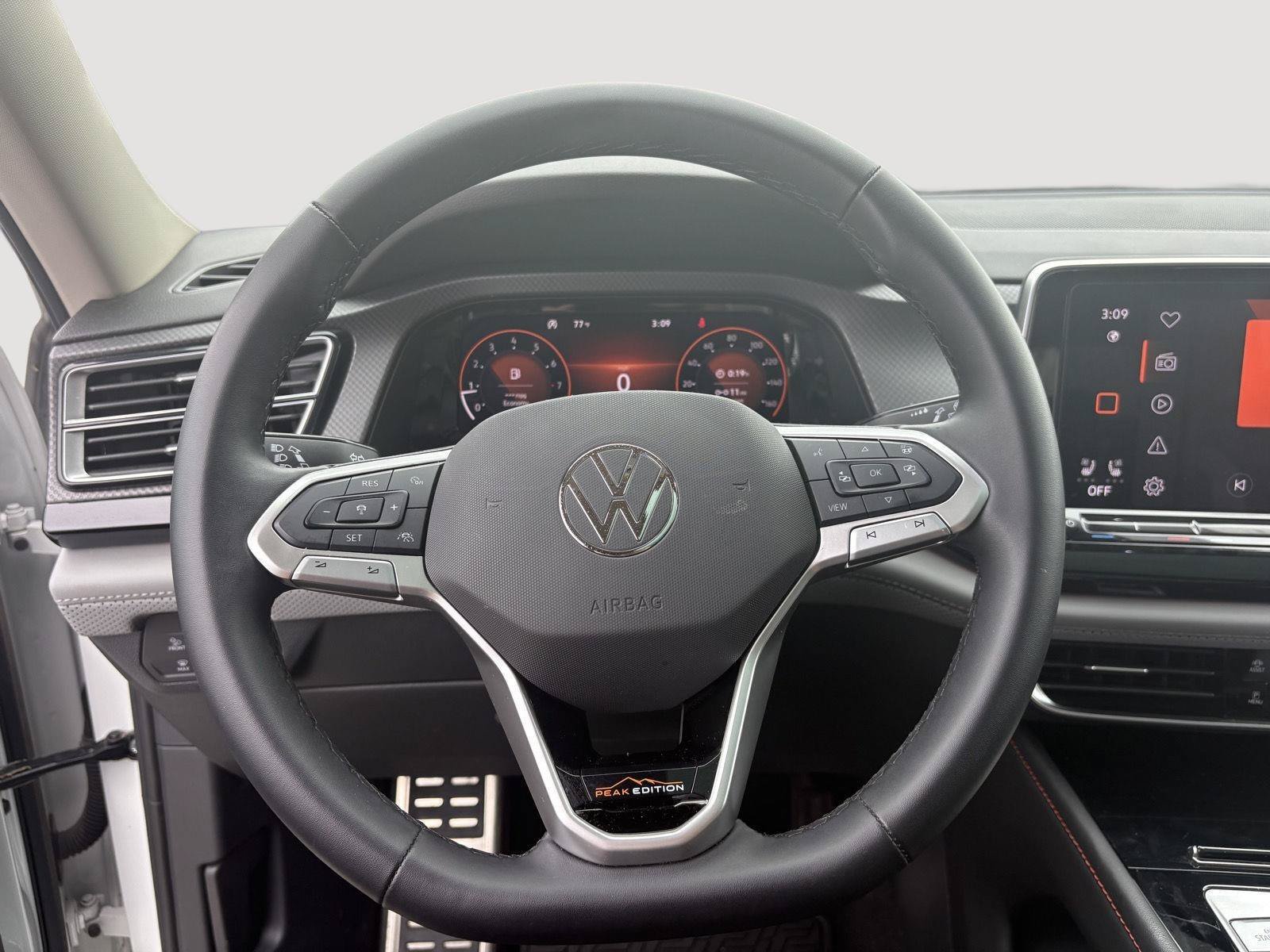 Used 2024 Volkswagen Atlas Peak Edition SE AWD/4WD image 36