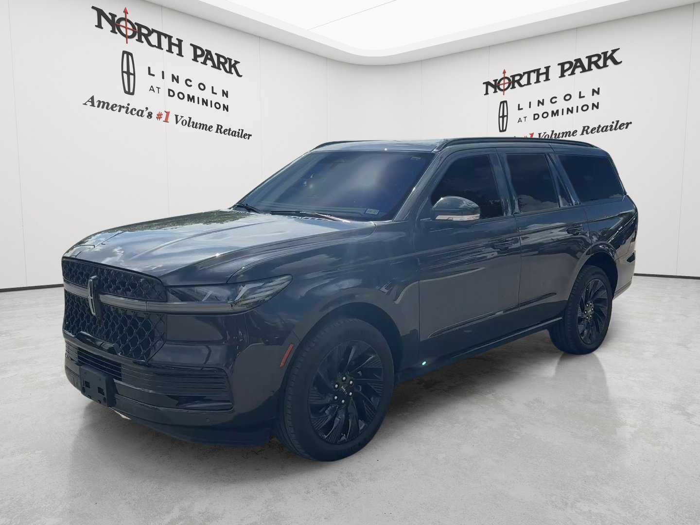 Used 2025 Lincoln Navigator Reserve w/ Jet Appearance Package