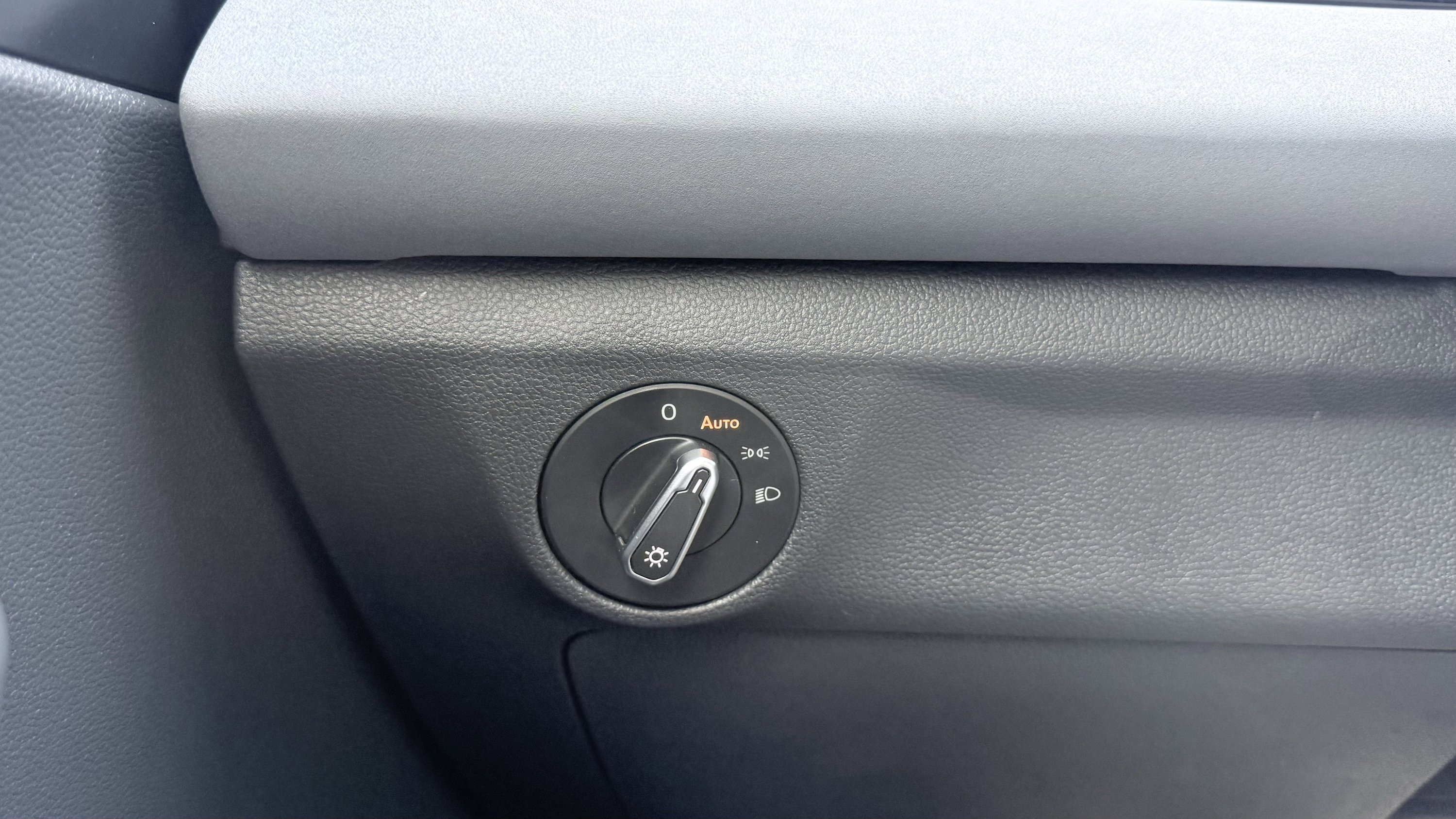 Used 2025 Volkswagen Jetta SE FWD image 55