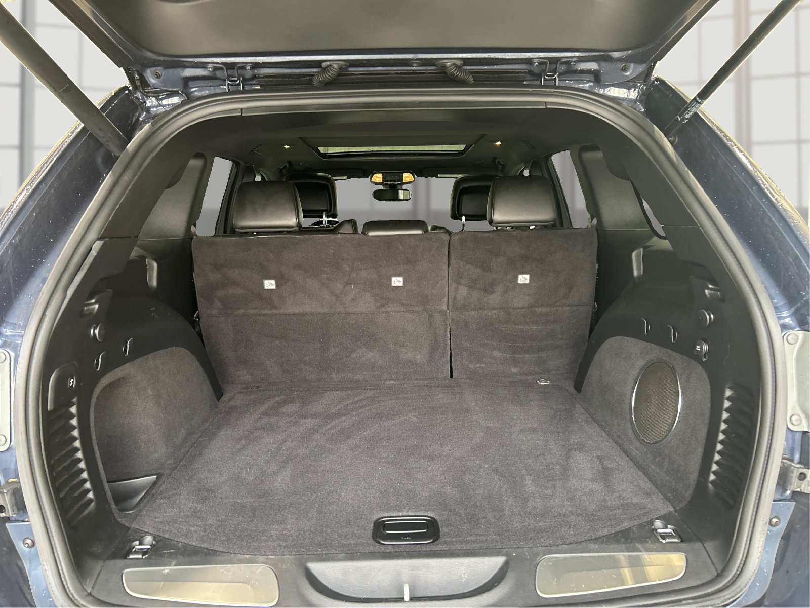 Used 2021 Jeep Grand Cherokee Overland AWD/4WD image 12