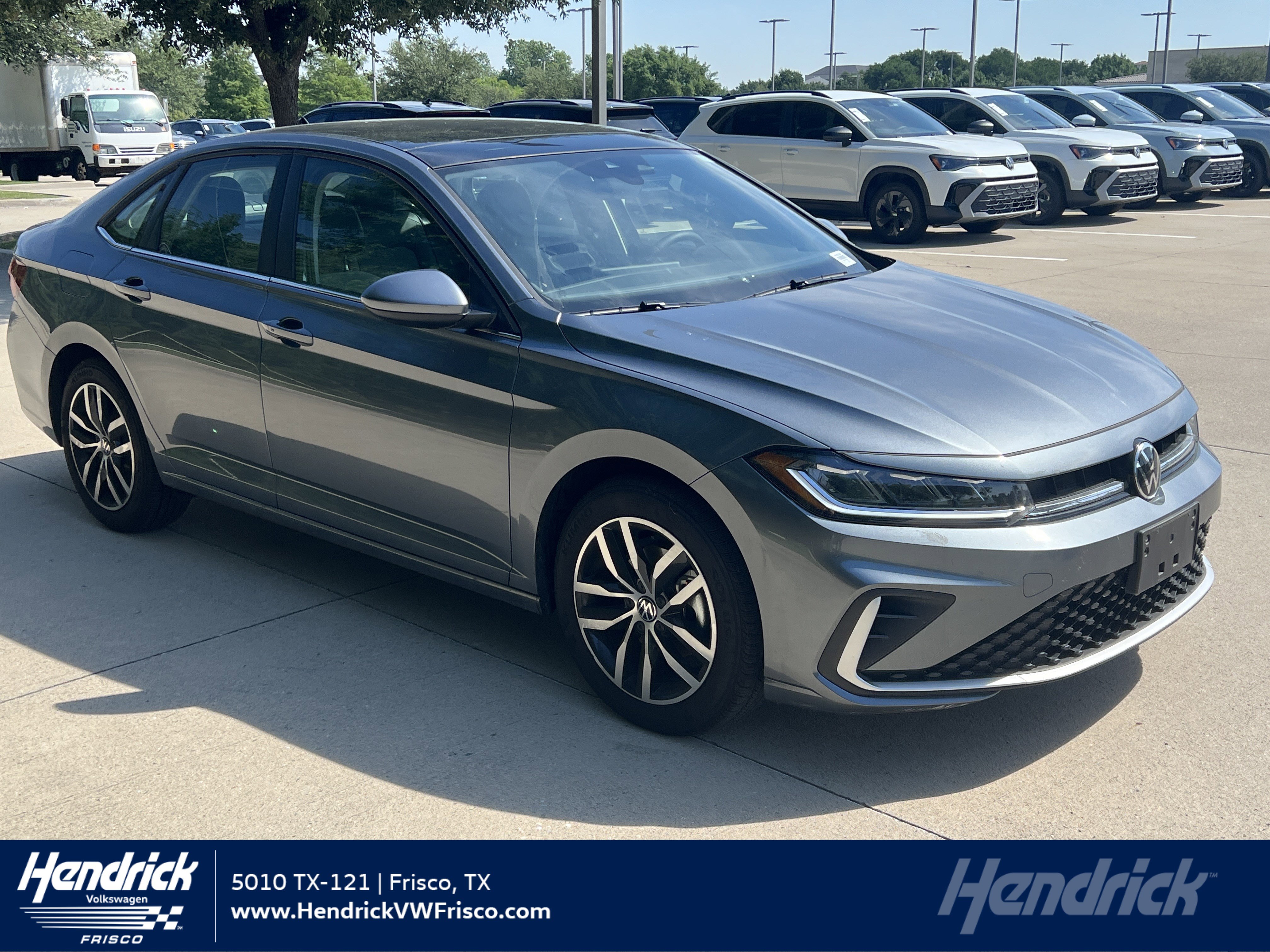 Used 2025 Volkswagen Jetta SE w/ Sunroof Package FWD image 1