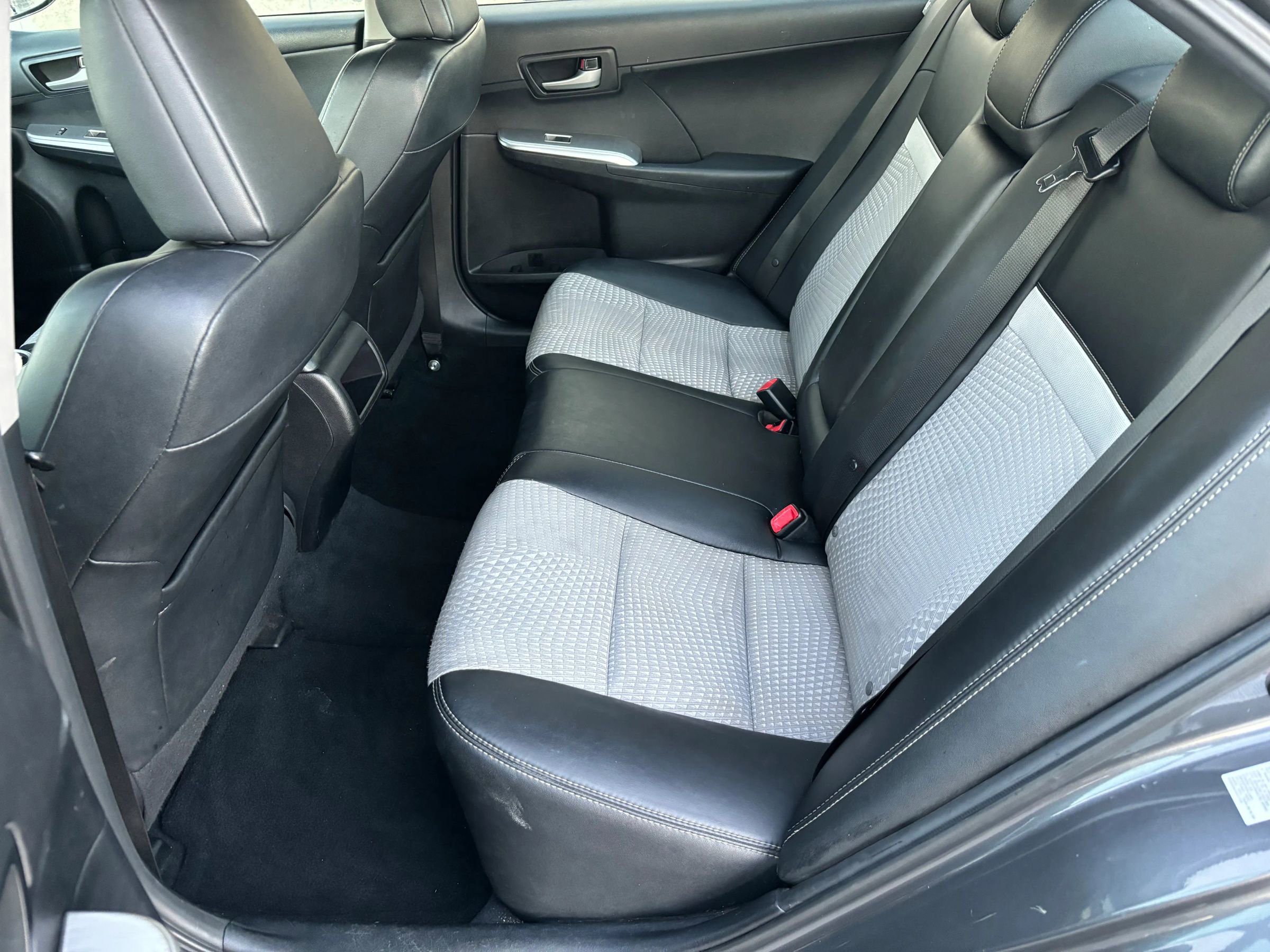 Used 2012 Toyota Camry SE image 13