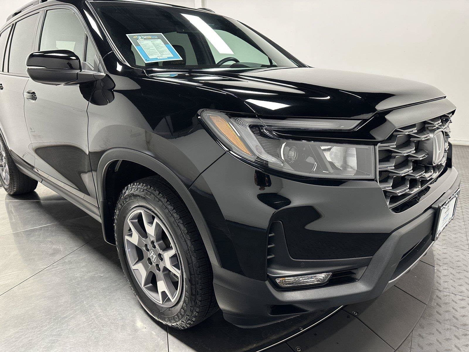 Certified 2023 Honda Passport TrailSport image 3