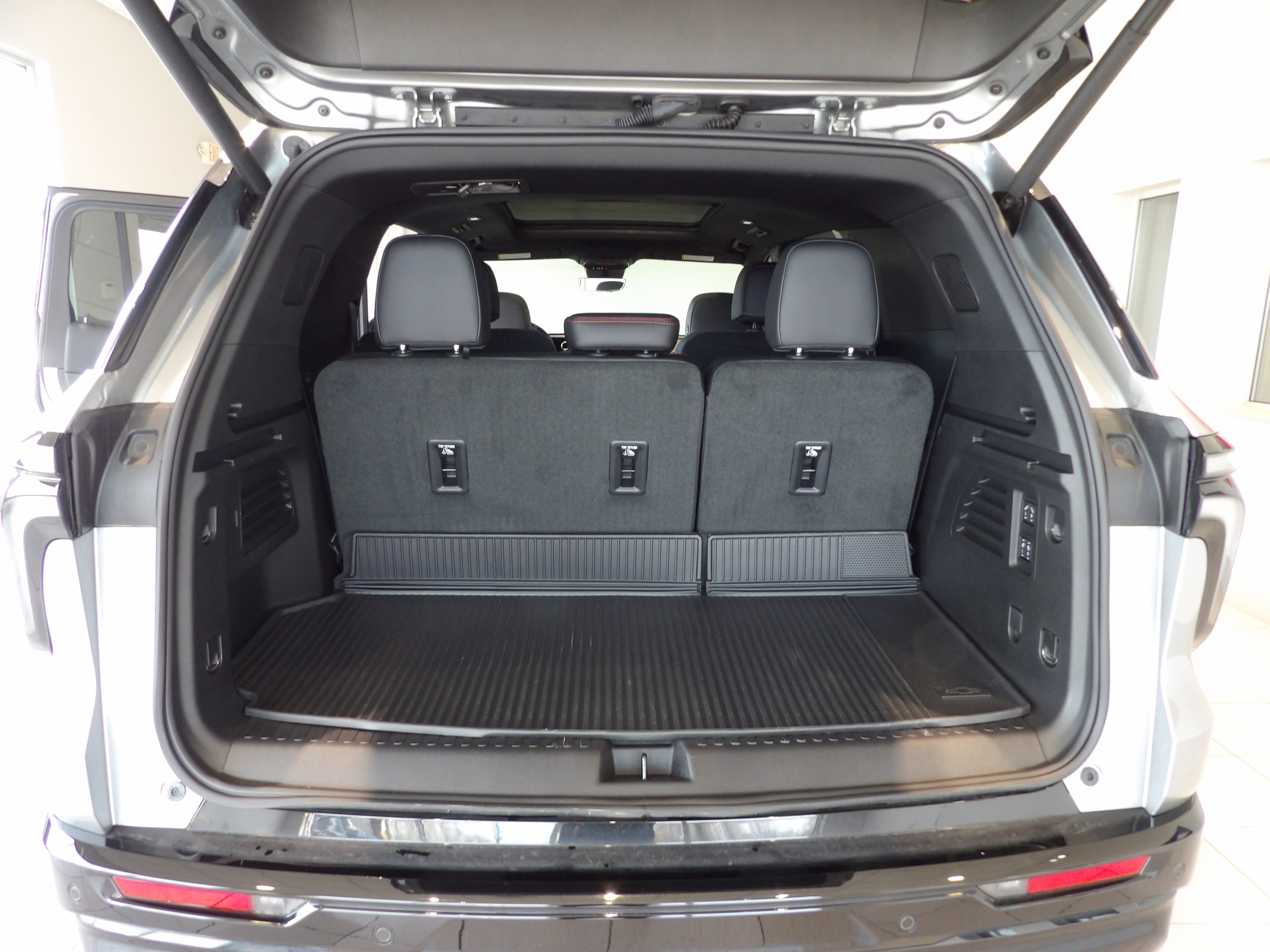 Used 2025 Chevrolet Traverse RS image 21