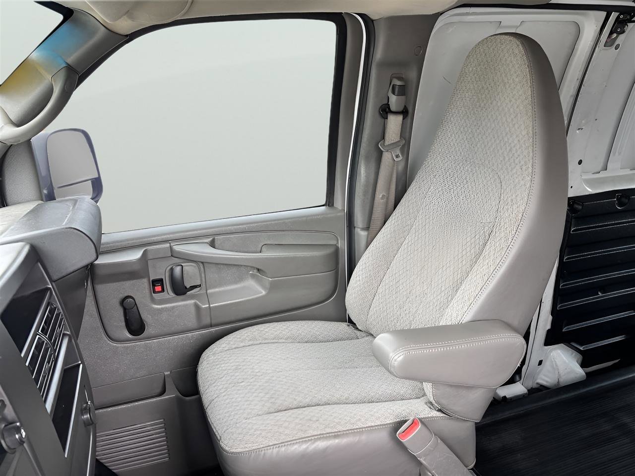 Used 2010 Chevrolet Express 2500 Extended image 13