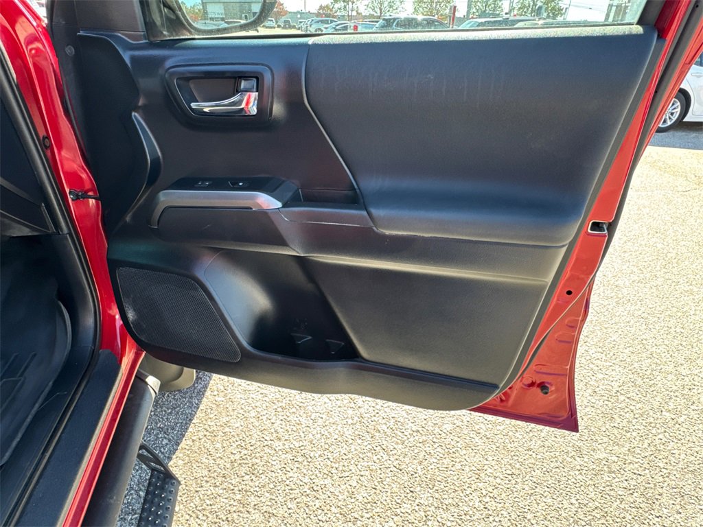 Used 2019 Toyota Tacoma TRD Off-Road image 14