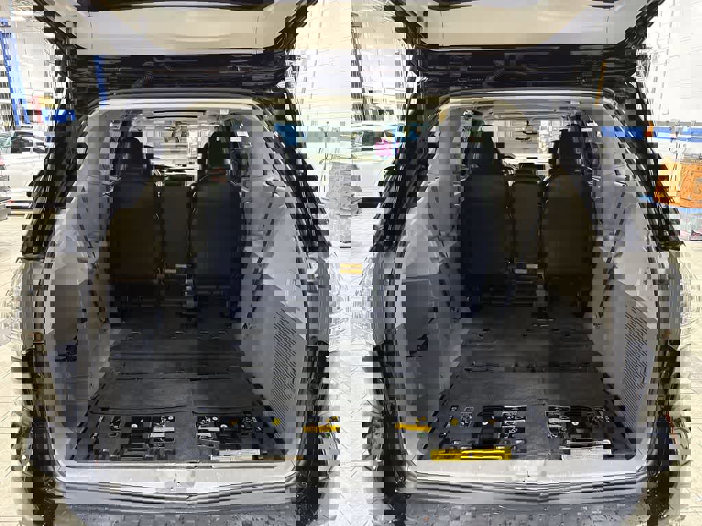 Used 2014 Toyota Sienna SE image 10