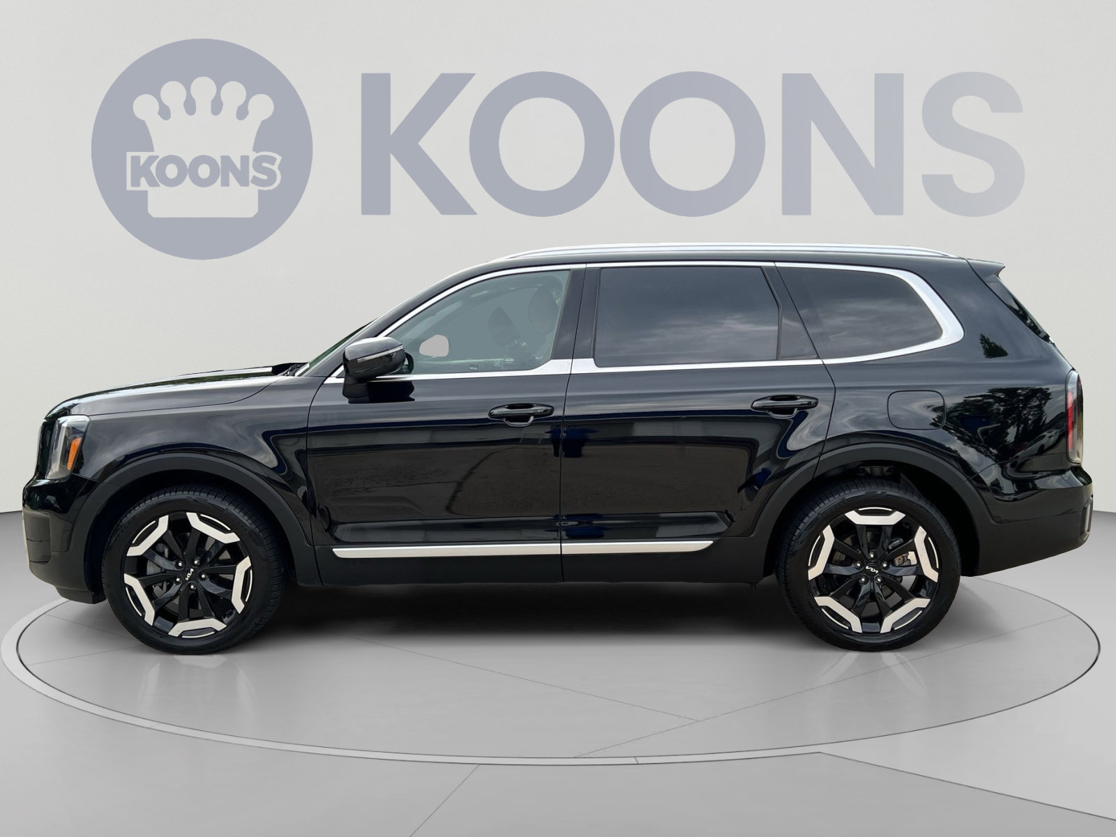 Used 2024 Kia Telluride EX w/ EX Captain's Chair Package AWD/4WD image 2